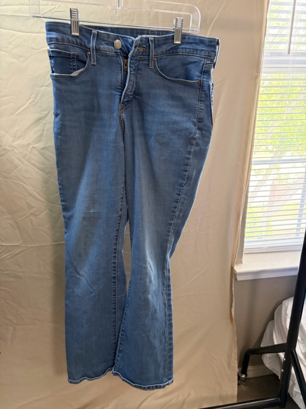 🛍️4 FOR 20.🛍️Levi's Light Blue Totally shaping  Bootcut Jeans🛍️